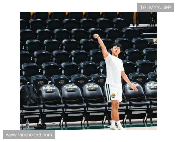 新赛季NCAA备战热潮王俊杰在旧金山大学球馆全力训练展现拼搏精神